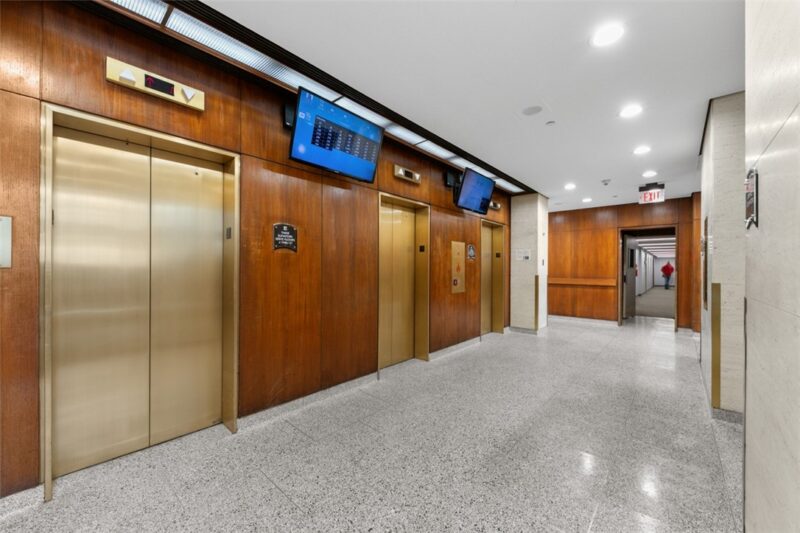 320 Fort Duquesne Blvd 8N — photo 3