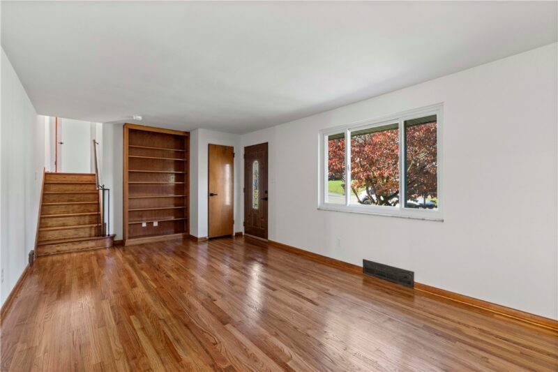 218 Russel — photo 3