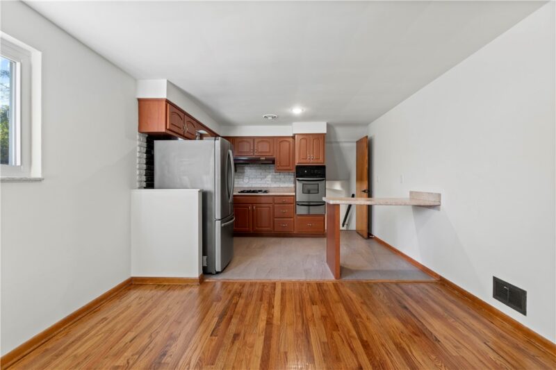 218 Russel — photo 6