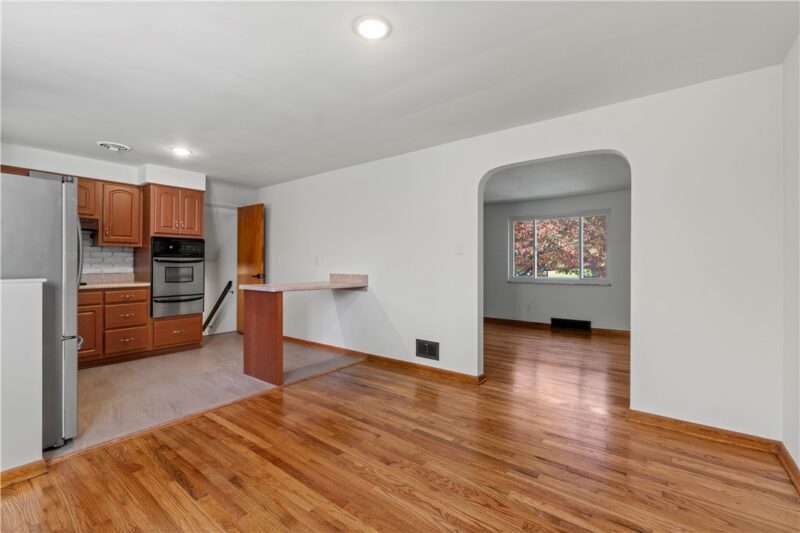 218 Russel — photo 7