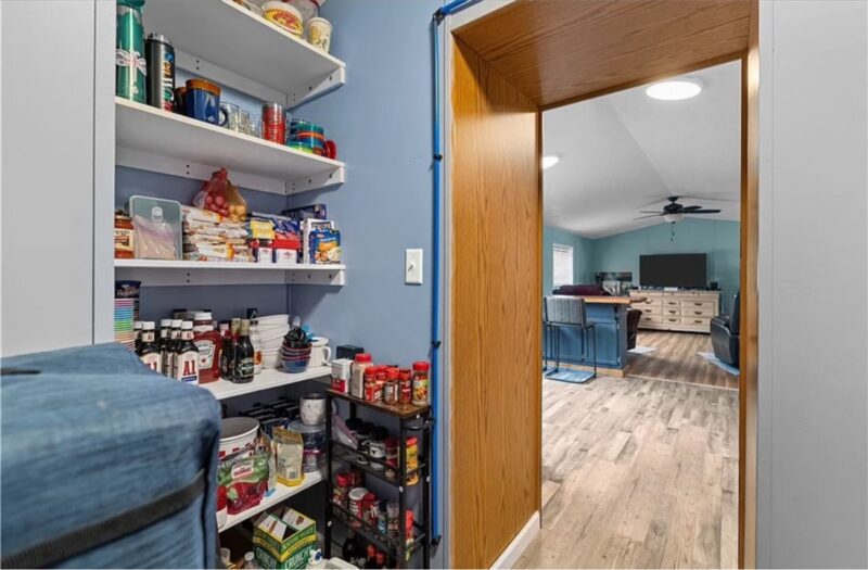 115 York Rd — photo 8