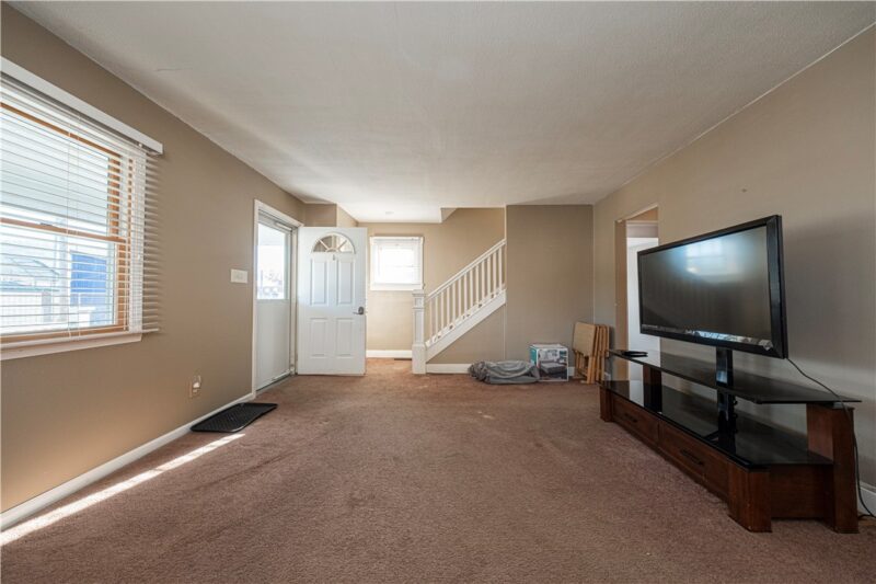 1022 1st Ave — photo 3