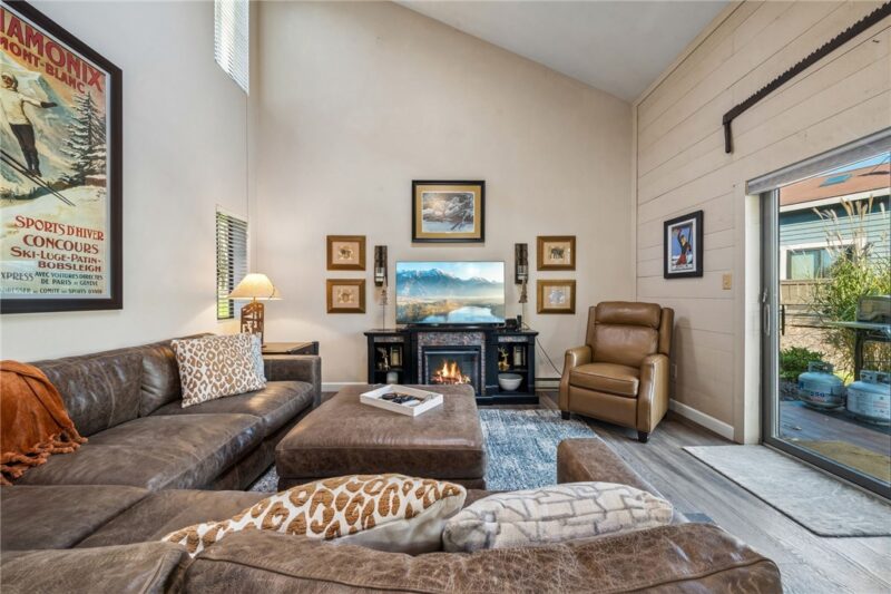 565 Pine Court — photo 2