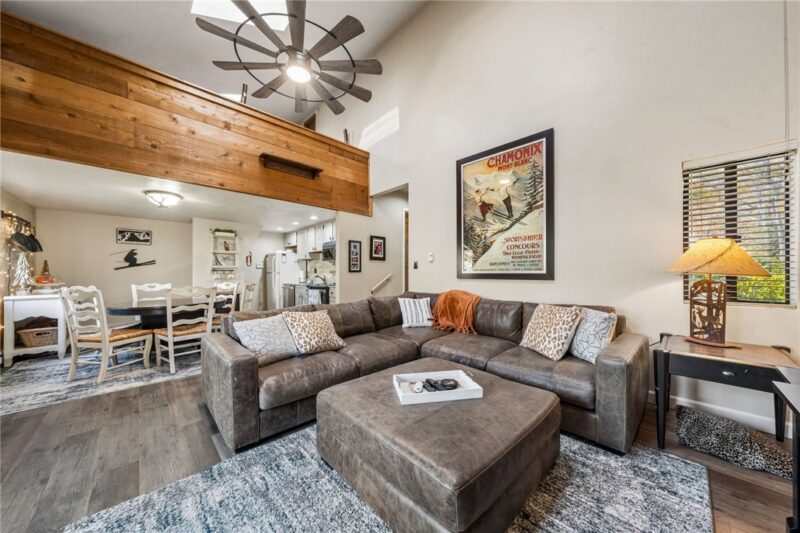 565 Pine Court — photo 3