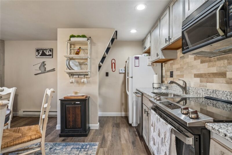 565 Pine Court — photo 8