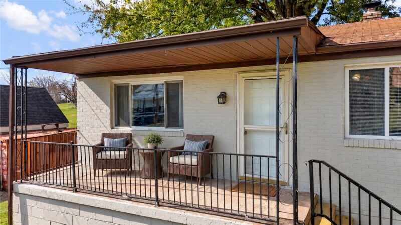 560 Ash St — photo 2