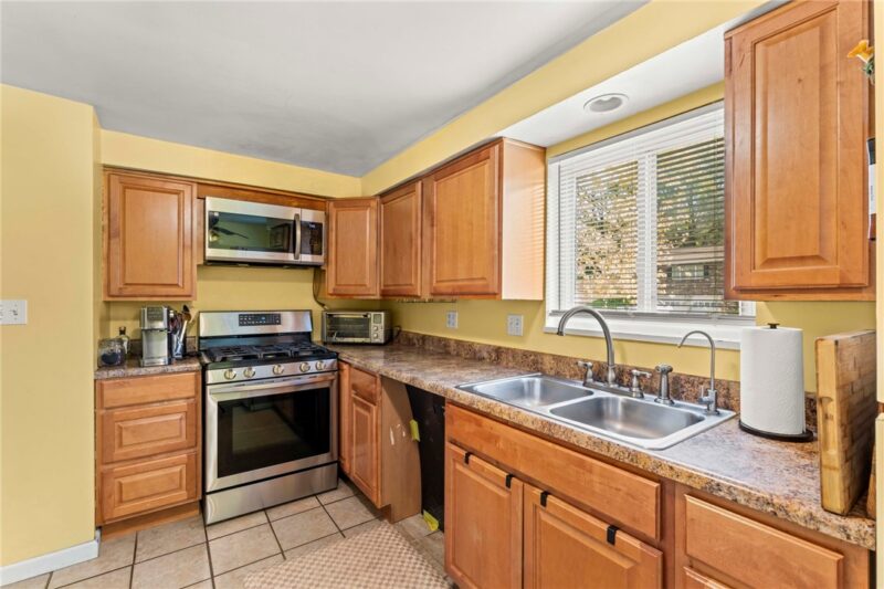 560 Ash St — photo 6