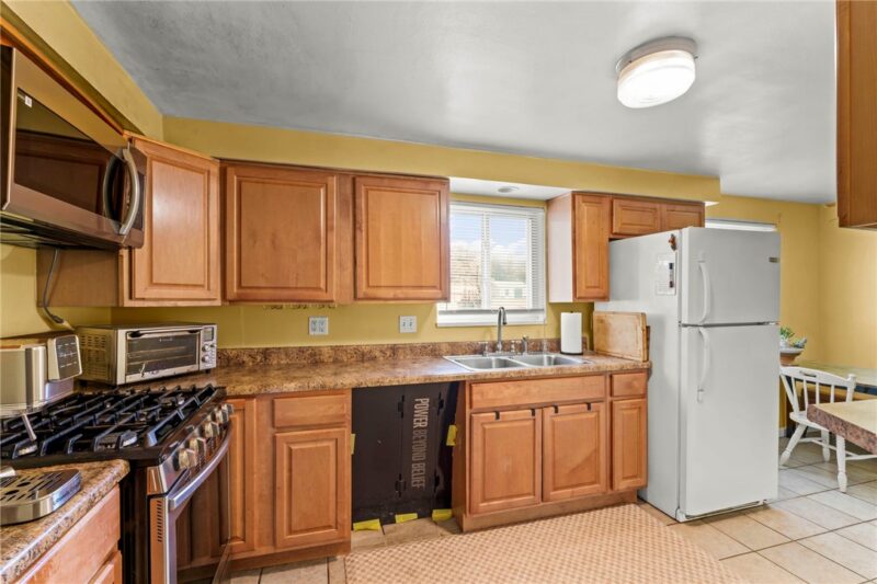 560 Ash St — photo 7