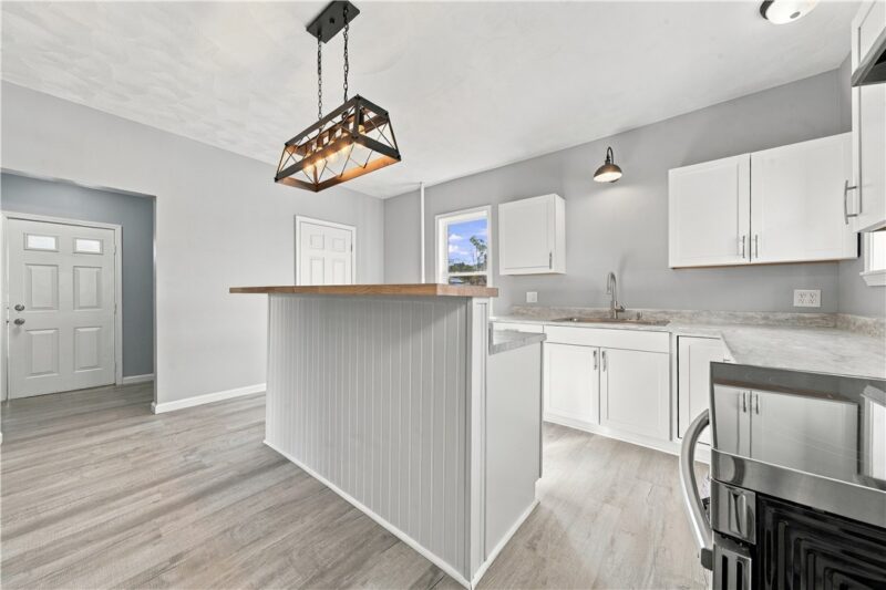 413 E Washington Ave — photo 3