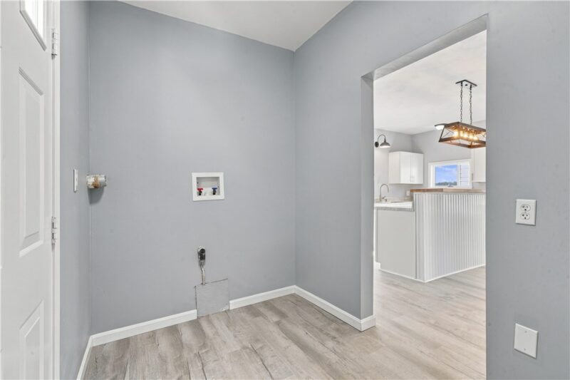 413 E Washington Ave — photo 5