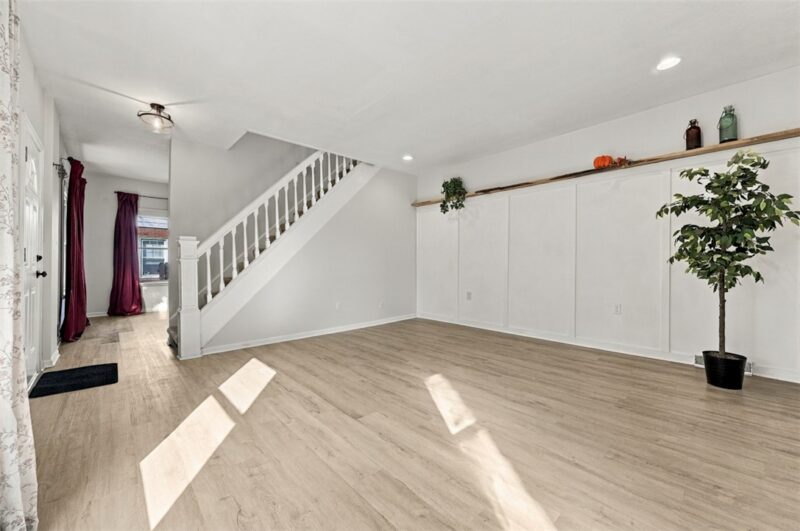 304 S High St — photo 7