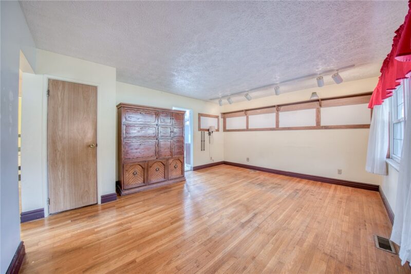 311 Cowan Dr — photo 5
