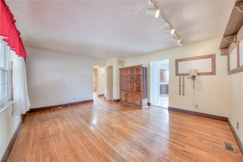 311 Cowan Dr — photo 6