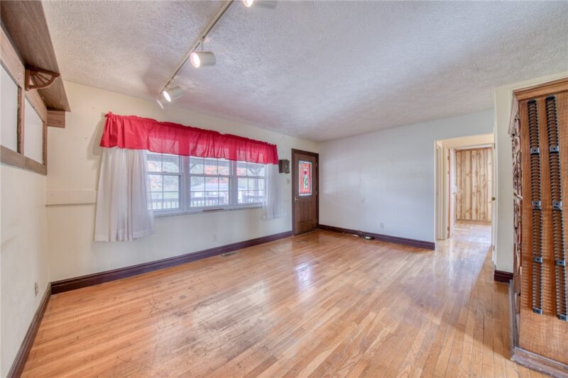 311 Cowan Dr — photo 7