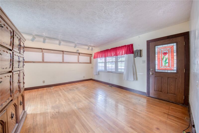 311 Cowan Dr — photo 8