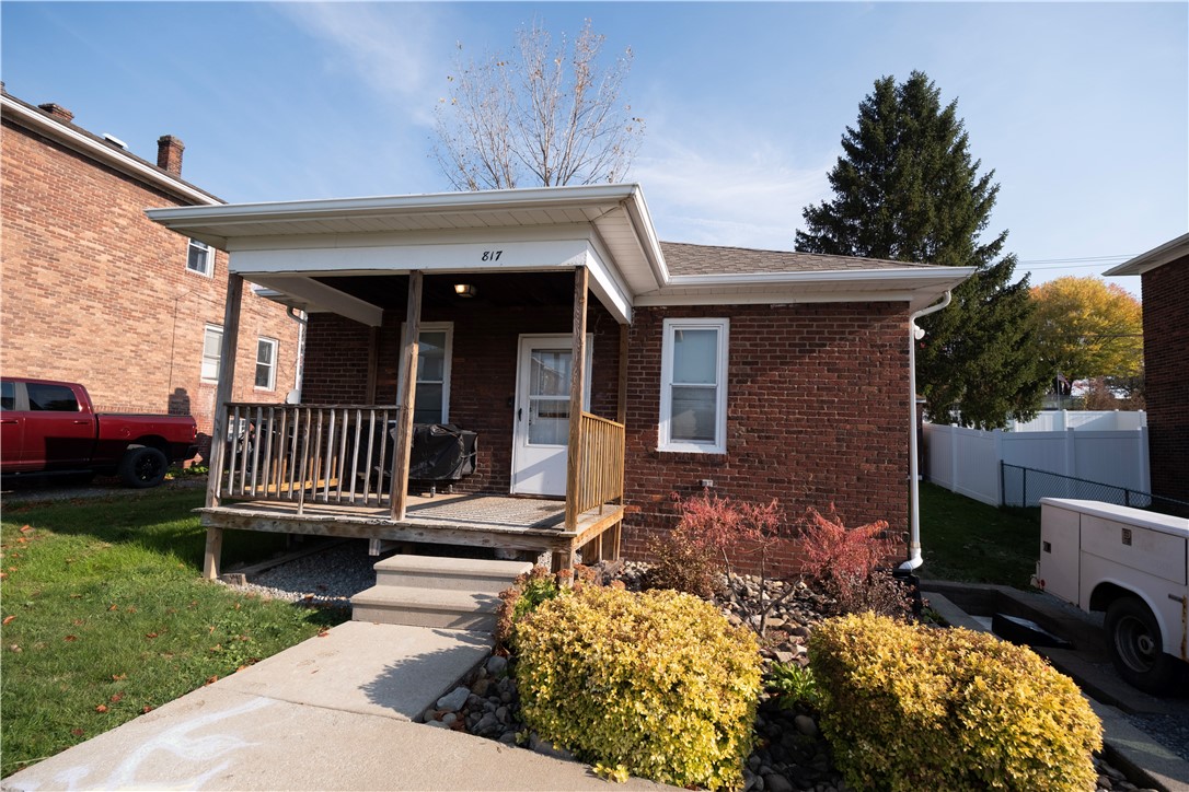 817 John St — photo 1