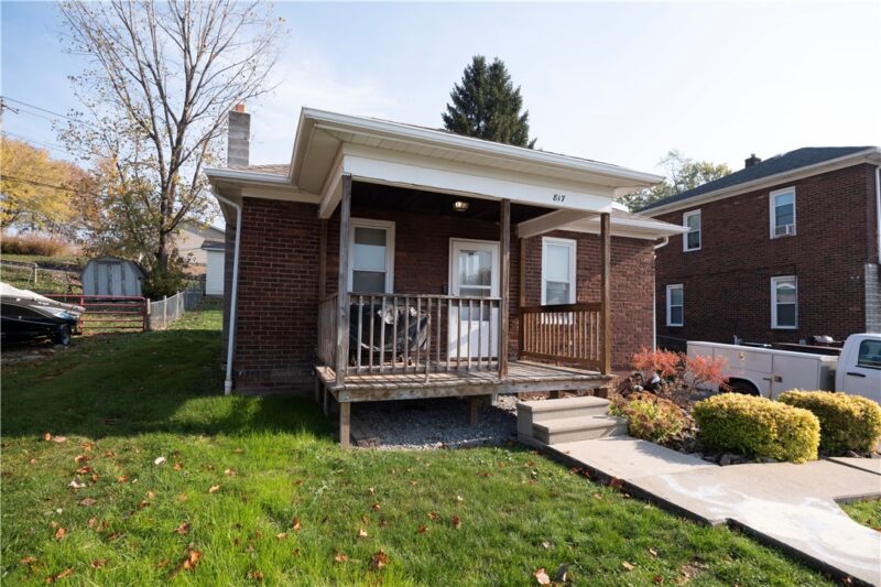 817 John St — photo 2