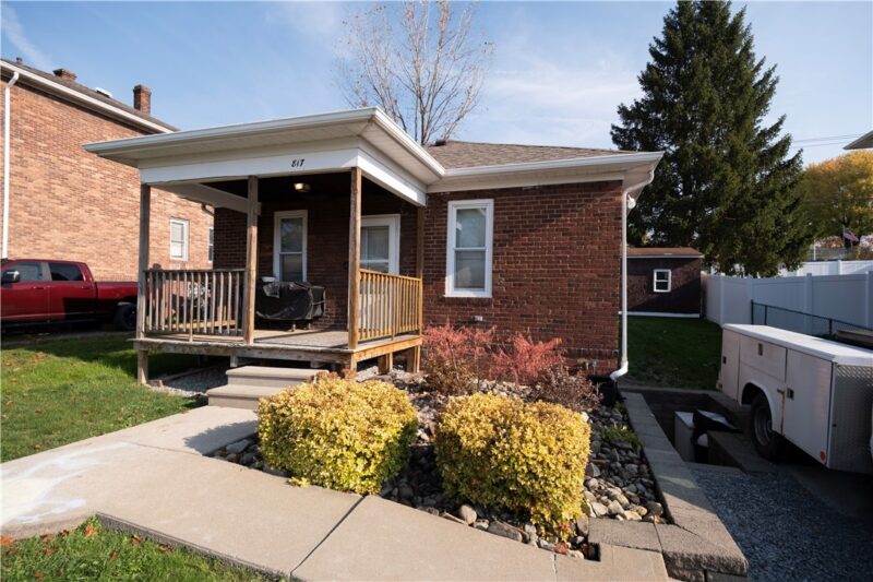 817 John St — photo 3