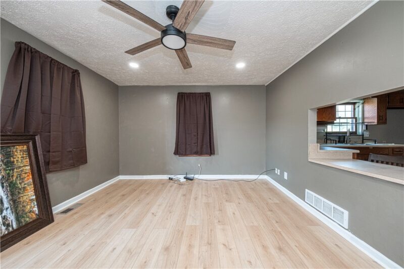 817 John St — photo 4