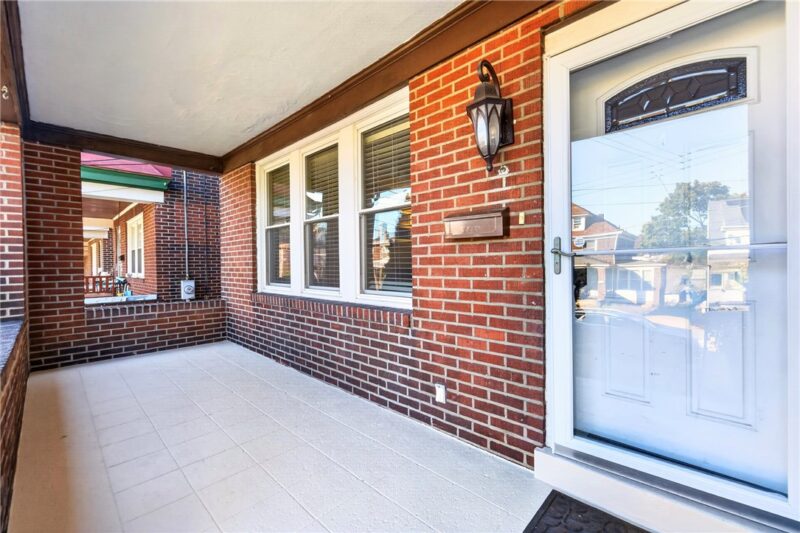 6342 Crombie St — photo 2