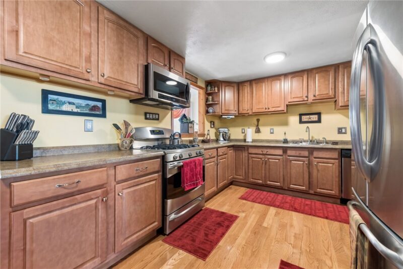 561 Surfside Dr — photo 8