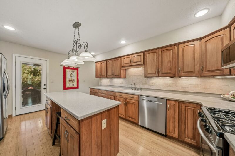 115 Van AVENUE — photo 3