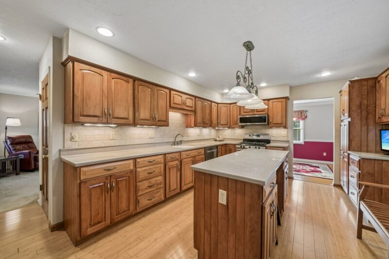 115 Van AVENUE — photo 6