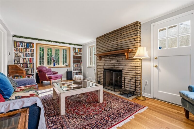 1614 Williamsburg Pl — photo 3