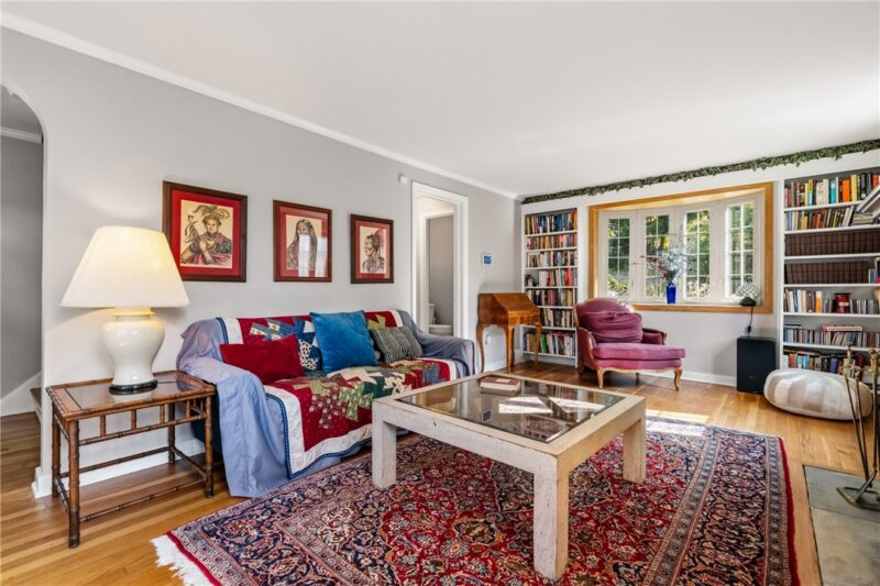 1614 Williamsburg Pl — photo 4