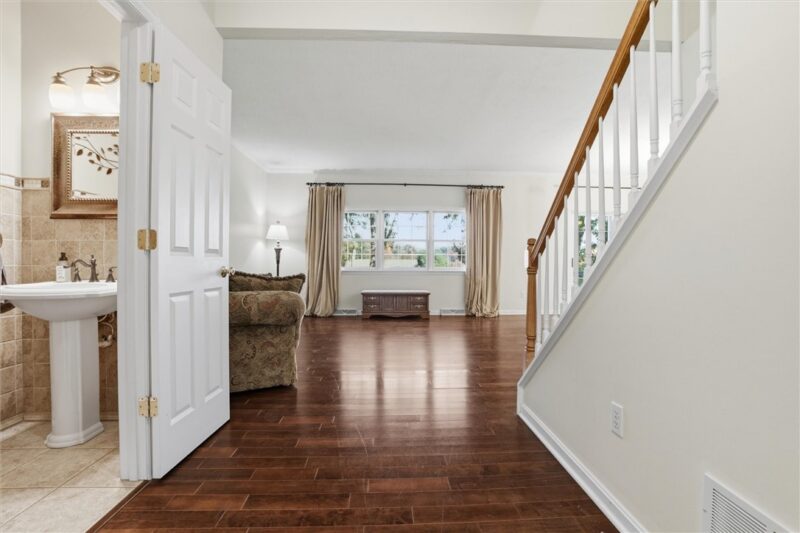 101 WOODCREST DRIVE — photo 4