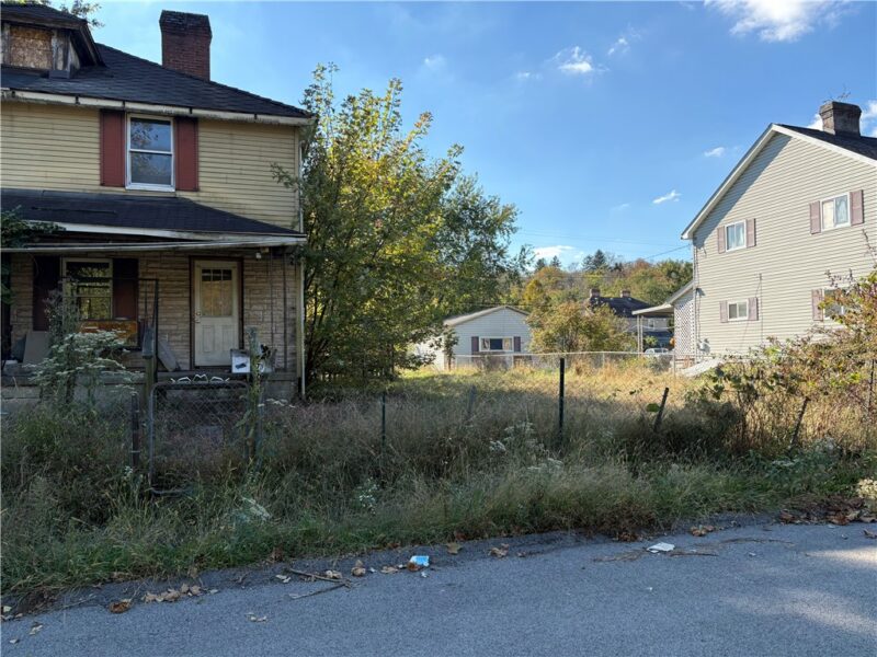 723 Riverside Dr — photo 2