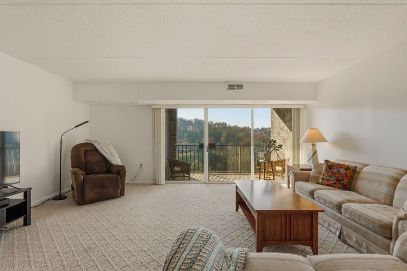 2160 Greentree Road 611W — photo 4