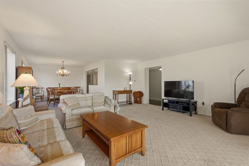 2160 Greentree Road 611W — photo 5