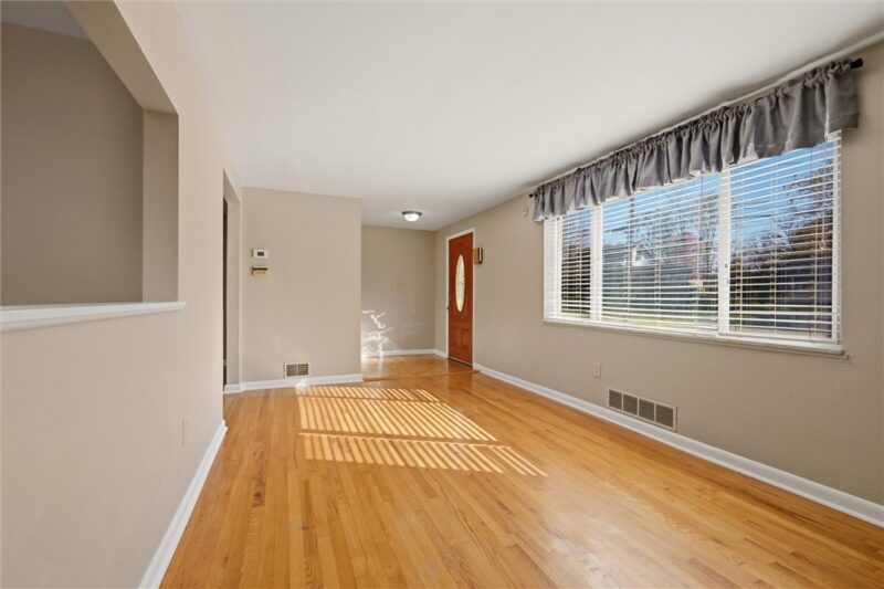 322 Orchard Drive — photo 3