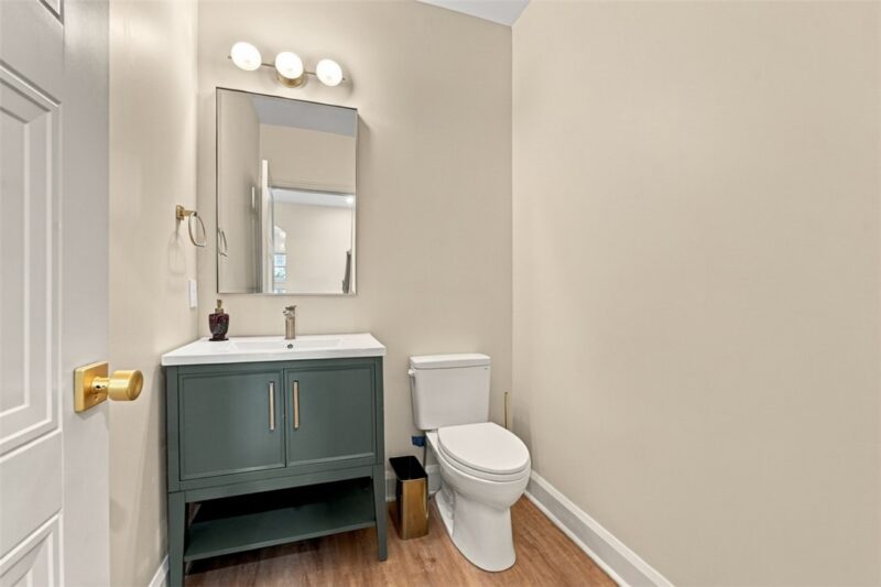 336 Thorn St — photo 8