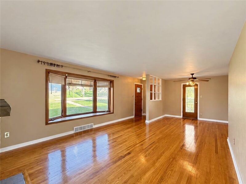 1143 Greentree Rd — photo 2