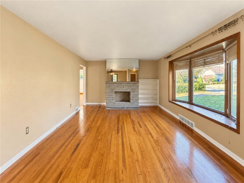 1143 Greentree Rd — photo 3