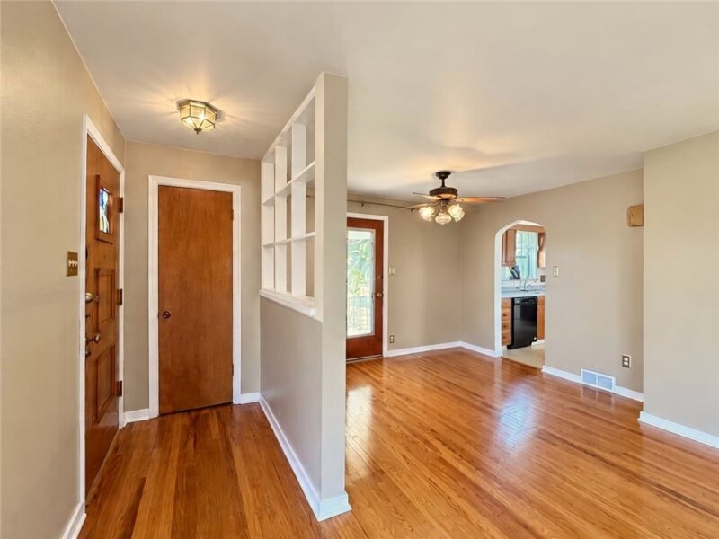 1143 Greentree Rd — photo 4