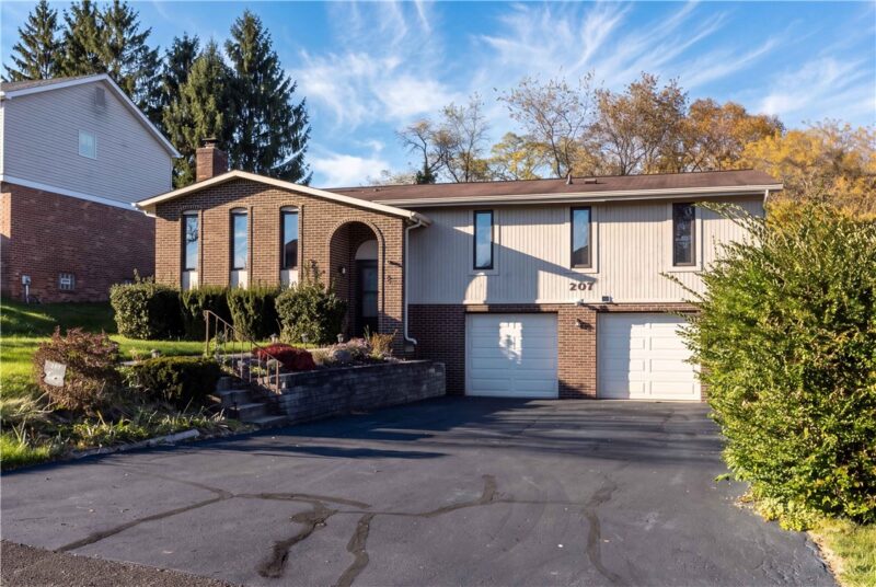 207 Manor Court — photo 2