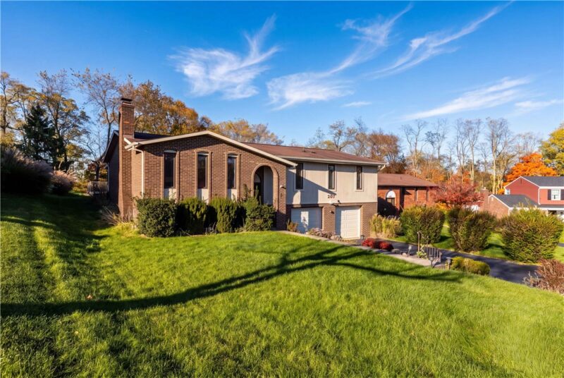 207 Manor Court — photo 3