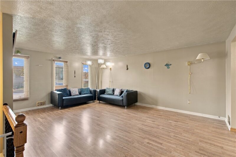 207 Manor Court — photo 7