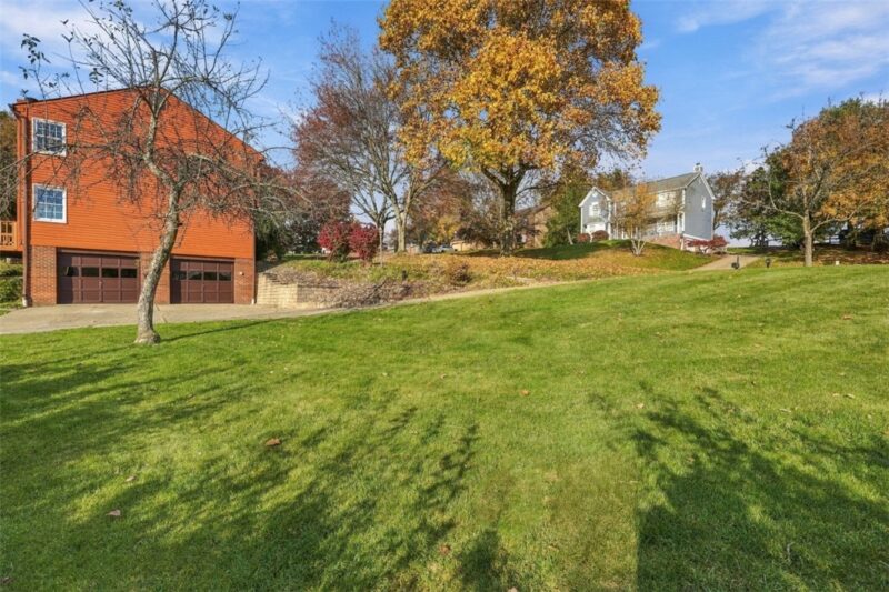 869 Hillcrest Cir — photo 2