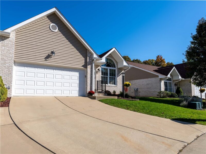 608 Crestview Ln — photo 2