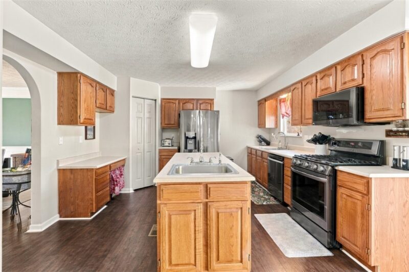 8001 Maureen Dr — photo 7