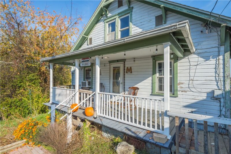 135 Bellevue St — photo 3