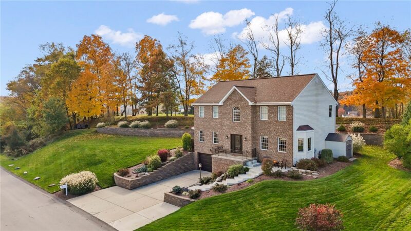 136 Lake Colony Drive — photo 3