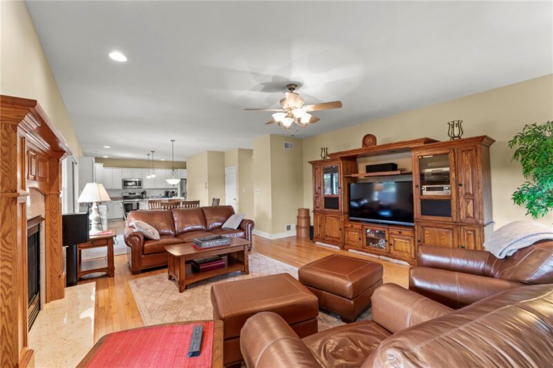 136 Lake Colony Drive — photo 5