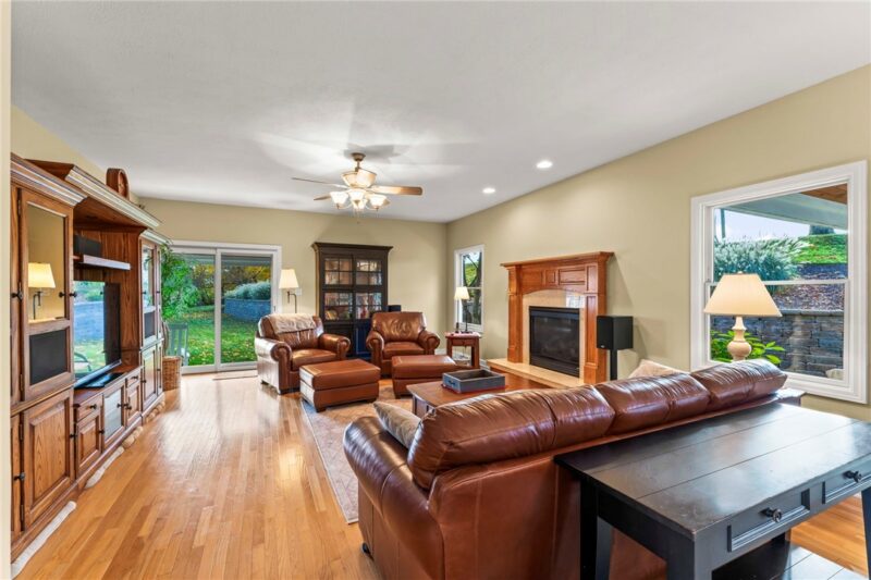 136 Lake Colony Drive — photo 6