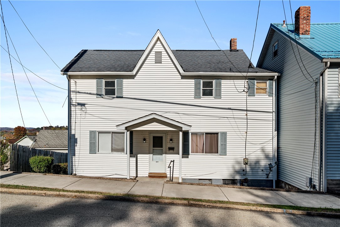 302 Lowell Street — photo 1