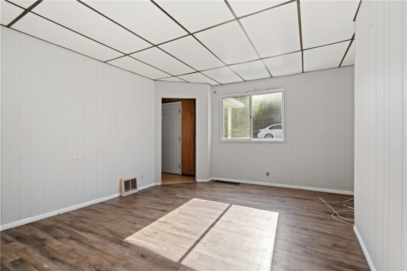 302 Lowell Street — photo 4